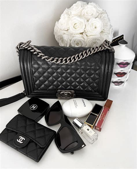 chanel quilted boy bag review